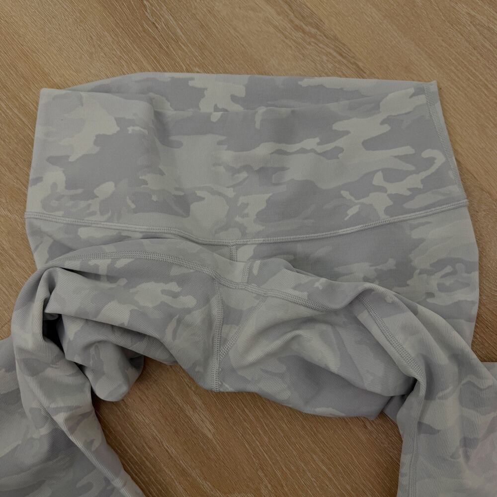 Women’s Lululemon Wunder Under Leggings White Camouflage Print Size 12 - Picture 4 of 8